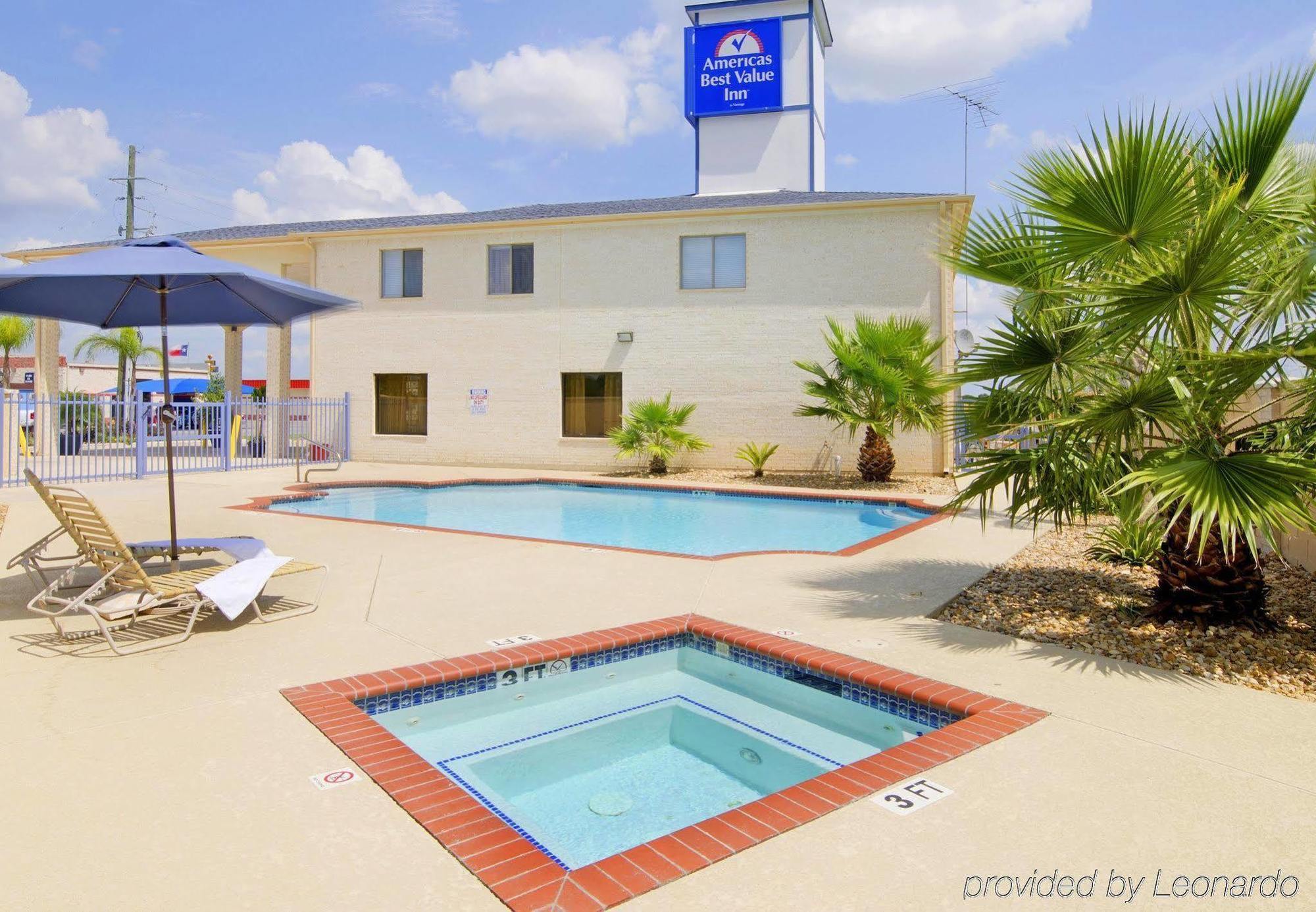 Americas Best Value Inn & Suites Waller/Prairie View Zewnętrze zdjęcie