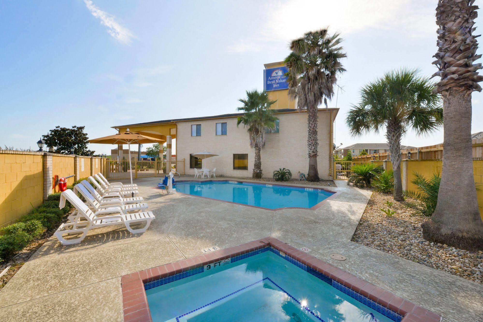 Americas Best Value Inn & Suites Waller/Prairie View Zewnętrze zdjęcie