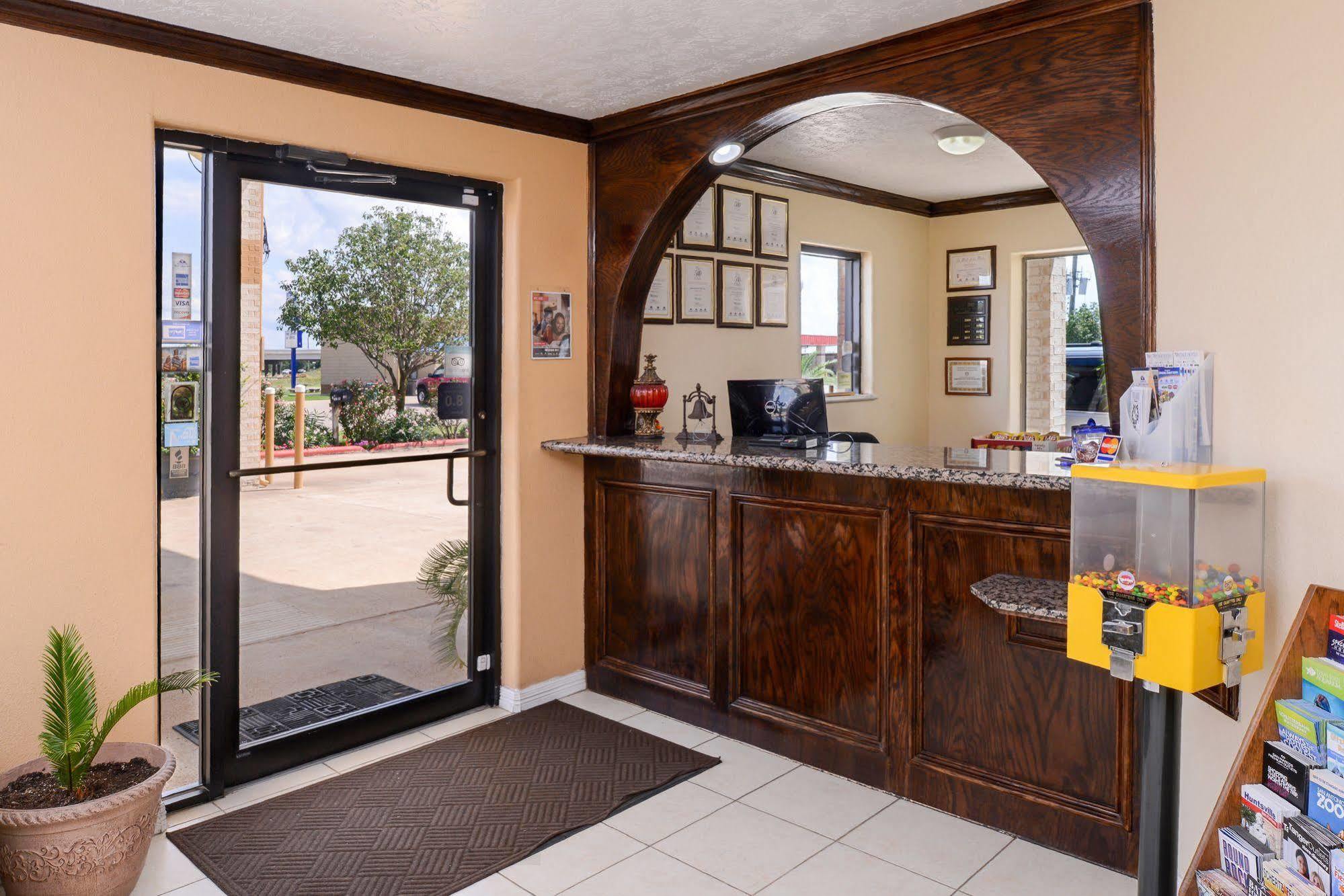 Americas Best Value Inn & Suites Waller/Prairie View Zewnętrze zdjęcie